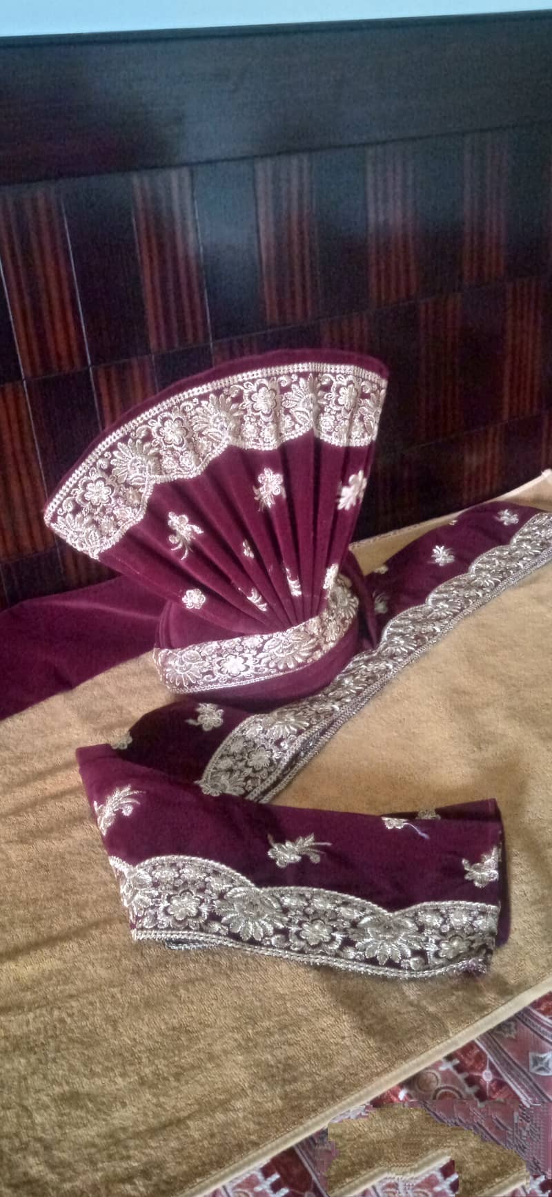 New Dark Reddish Brown (Mehroon) Groom Turban with Shawl Complete Set. 11