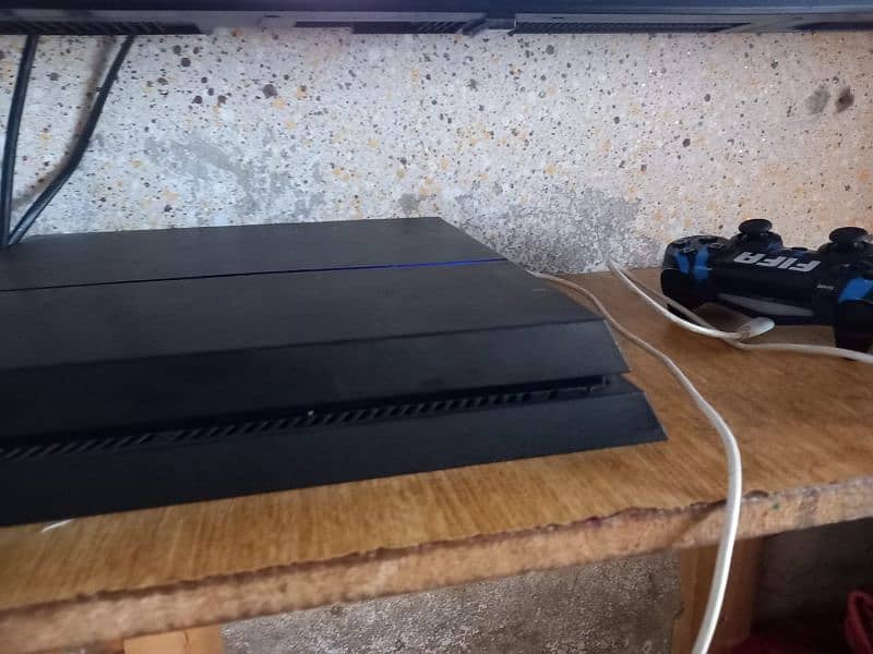 Playstation 4 fat model 1 tb with version 11 jailbreak 1