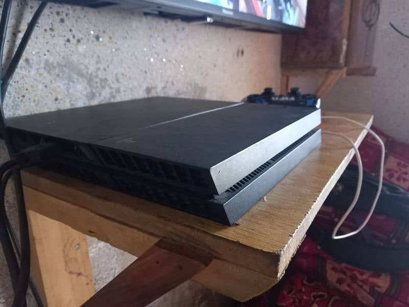 Playstation 4 fat model 1 tb with version 11 jailbreak 3