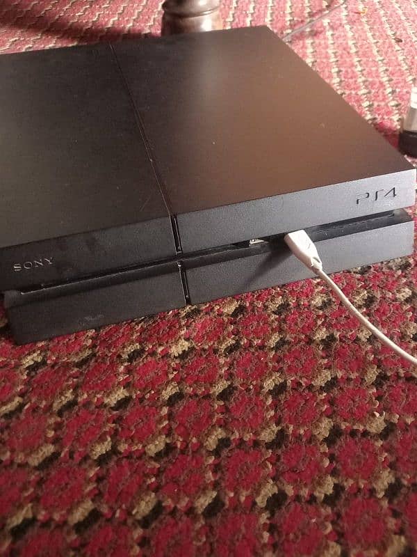 Playstation 4 fat model 1 tb with version 11 jailbreak 4