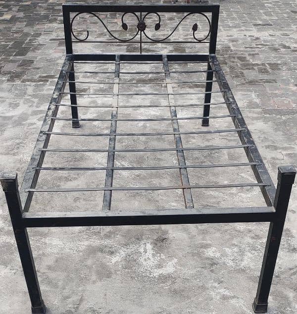 iron bed 0