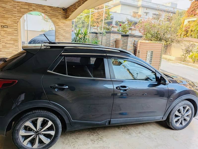 For Sale: KIA Stonic EX+ 2022 (Islamabad Registered, Panthera Metal) 3