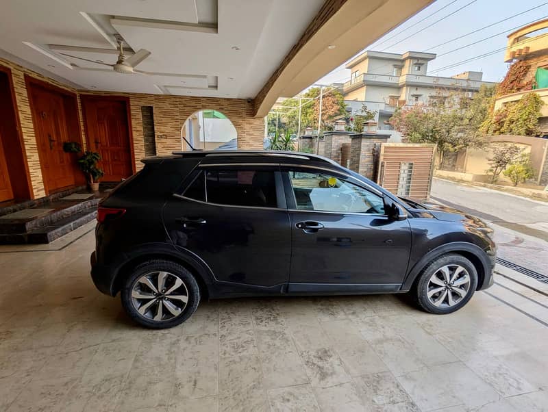 For Sale: KIA Stonic EX+ 2022 (Islamabad Registered, Panthera Metal) 4