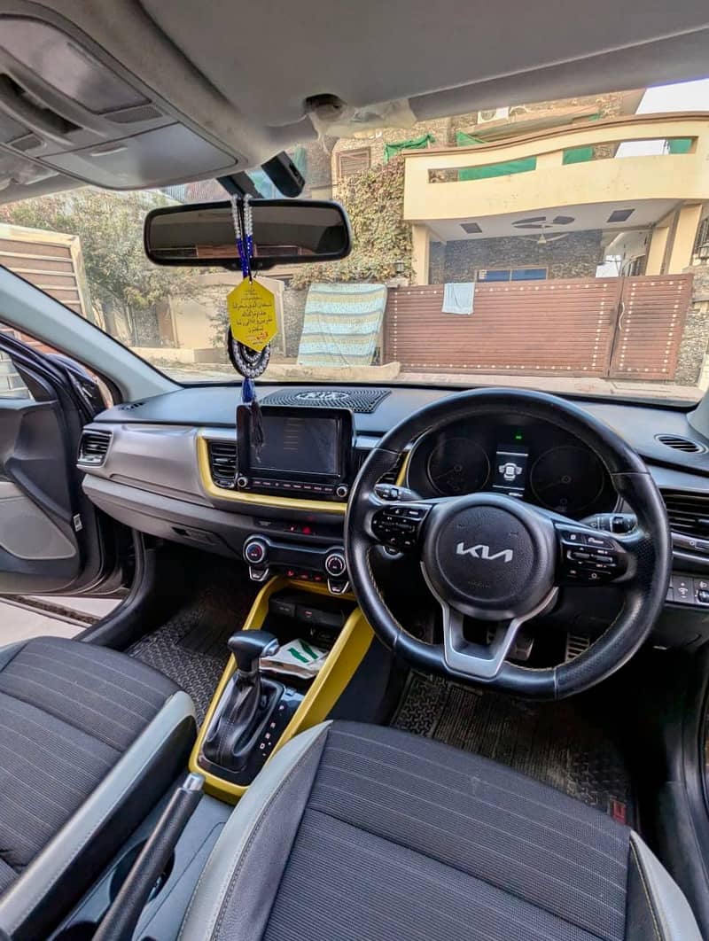 For Sale: KIA Stonic EX+ 2022 (Islamabad Registered, Panthera Metal) 15