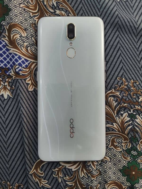 Oppo f11 8gb 256gb 0