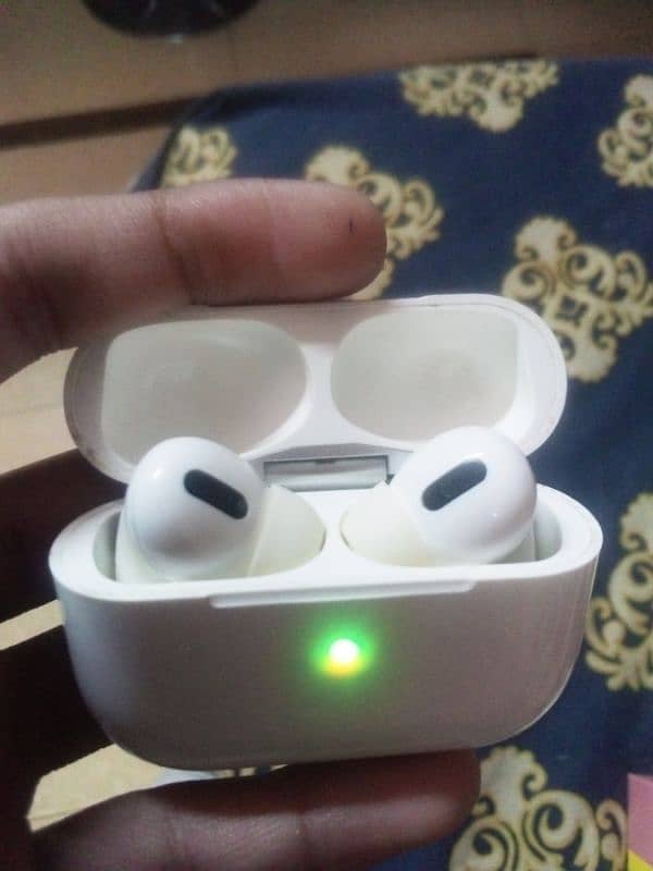 Airpods pro new condition 4