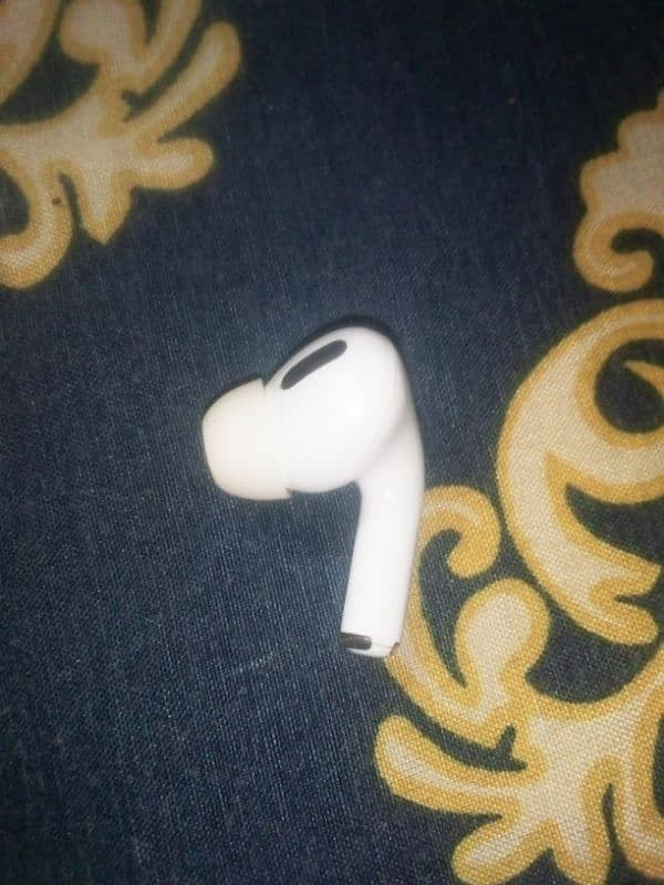 Airpods pro new condition 5