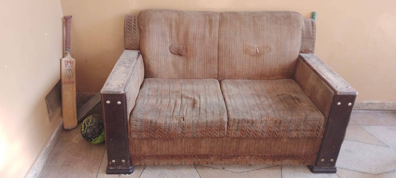 Used Sofa 2 seater in Very Low Price 1