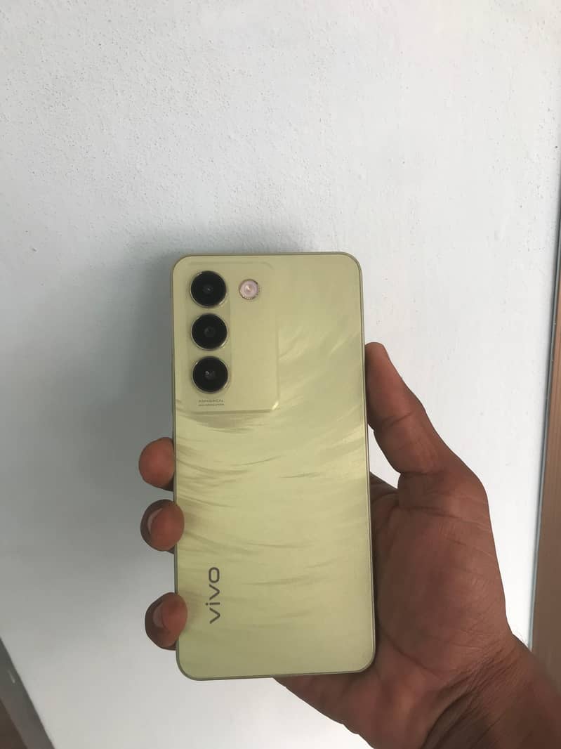 Vivo y 100 3