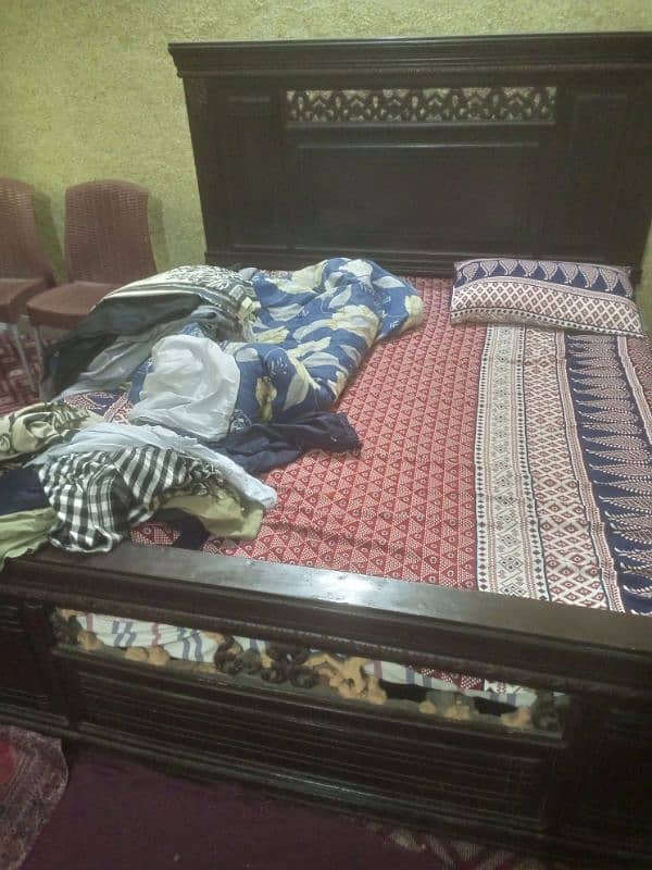 Wooden bed with mattress & dressing table 0