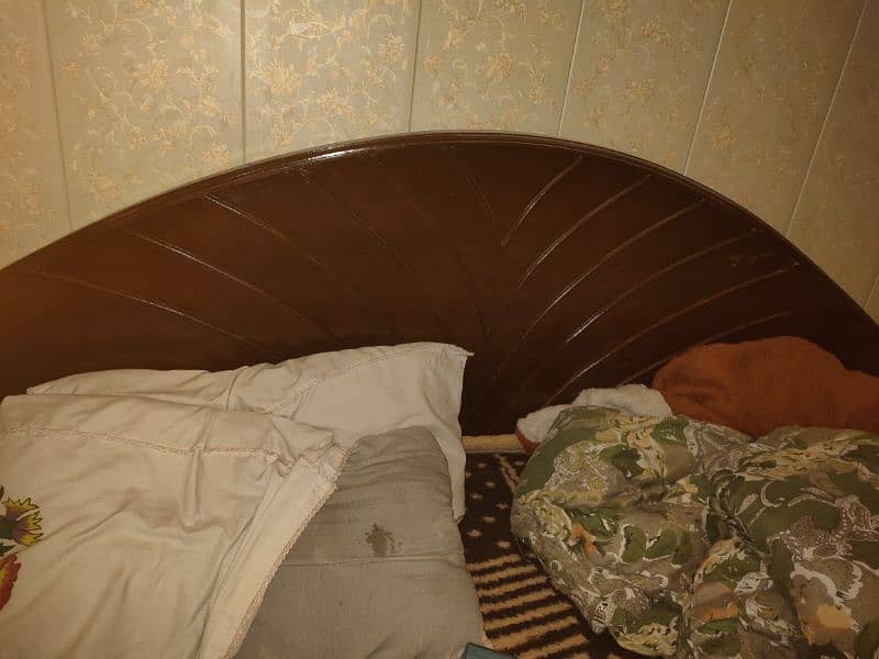 Kali Tali Lakri ka bed hay double bed 0