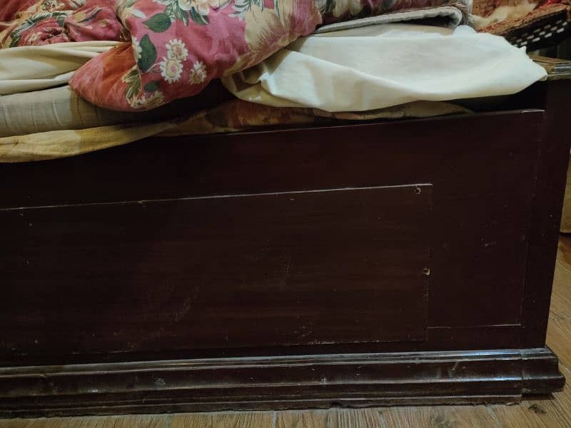 Kali Tali Lakri ka bed hay double bed 3