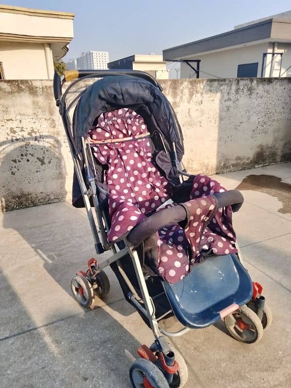 kids pram /stroller 8 wheeler for sale in reasonable price 1