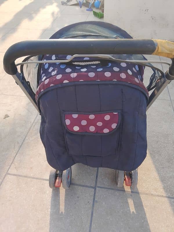 kids pram /stroller 8 wheeler for sale in reasonable price 3