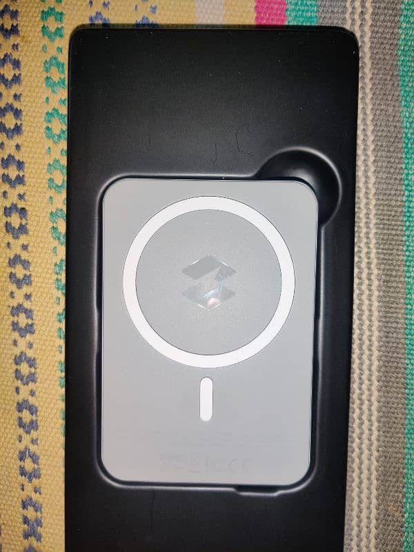 infinix original Wireless charger and power bank 1