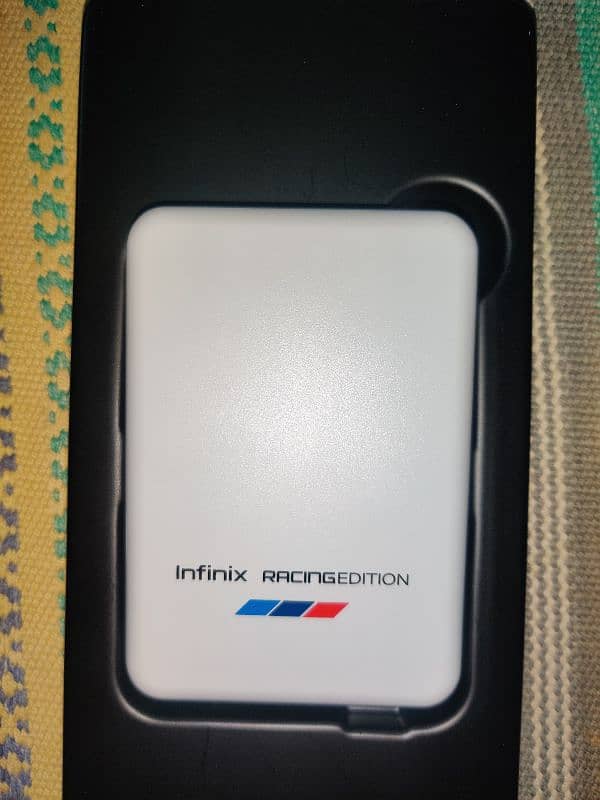 infinix original Wireless charger and power bank 2