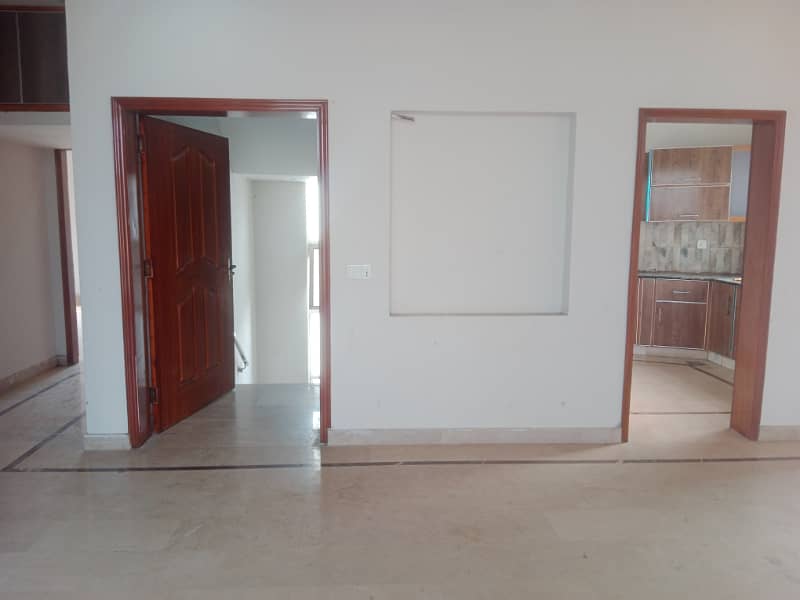 10 MARLA UPPER PORTION AVAILABLE FOR RENT 4