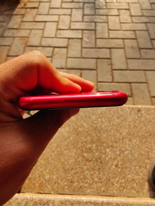 iphone 11 128gb non pta red colour 4