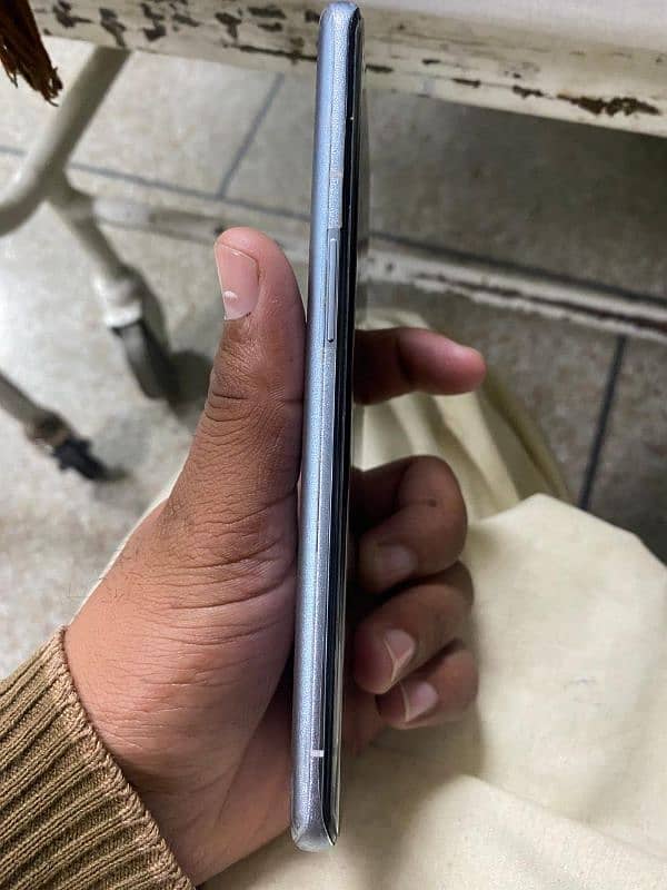 one plus 9 pro 10 by 10 with original charger aur Apple airport 2