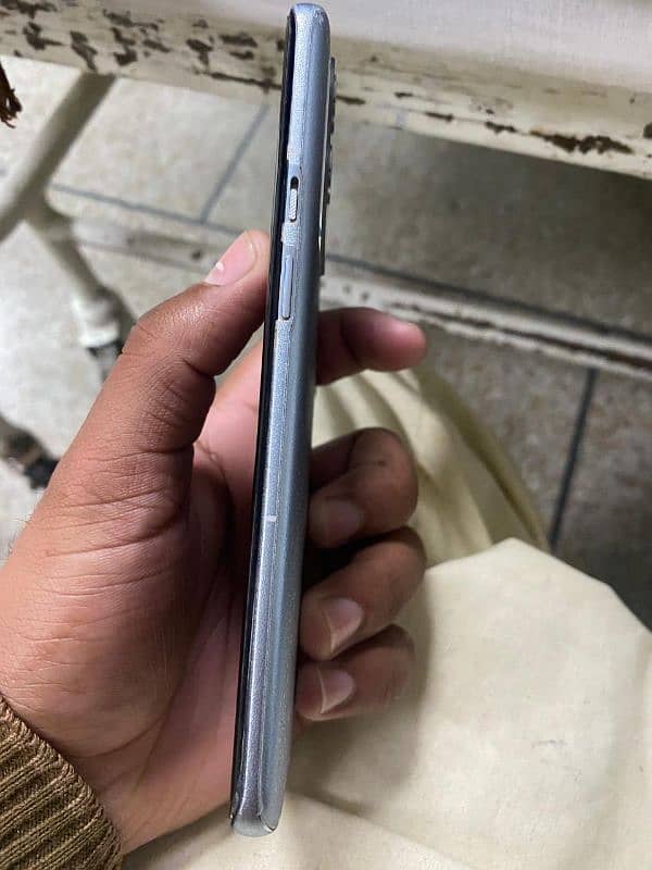 one plus 9 pro 10 by 10 with original charger aur Apple airport 5