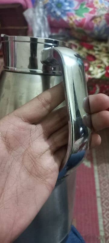 Thermos 2.3 Liter stainless steel Importand hai bahir say aya hai 4