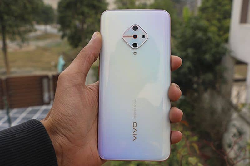 Vivo s1pro original hai 8gb ram 128rom daba charger Sath hai fainl 30k 1