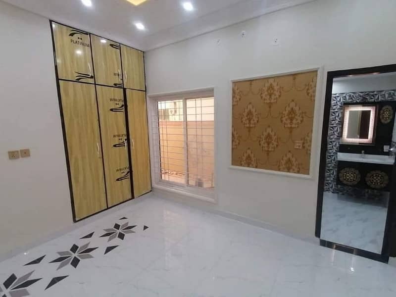 Get Your Hands On Prime Location House In Lahore Best Area 9