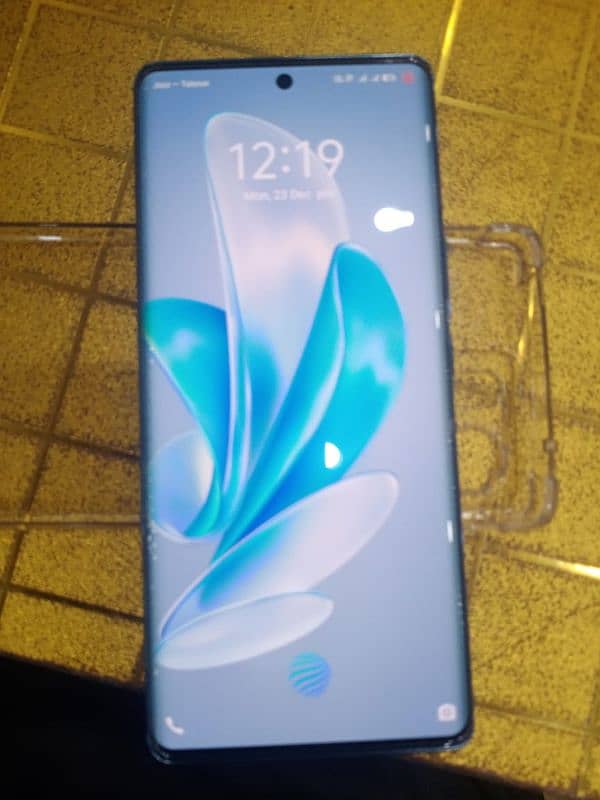 VIVO V29 12 256 FRSH 1month warnty 2