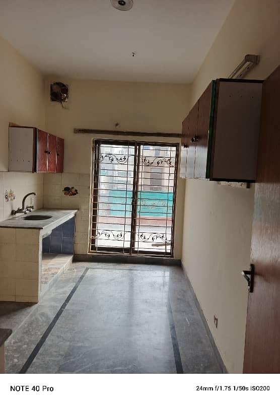 10 Marla VIP upper portion for rent in Abdalien society near ucp Yasir borast 6