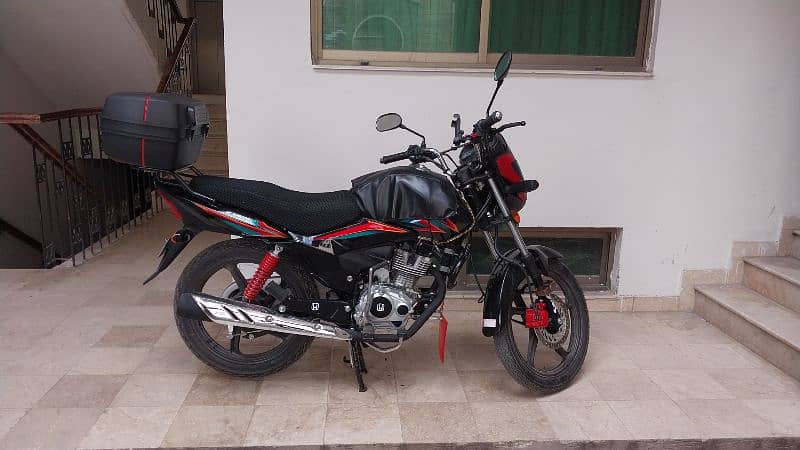 Almost New Honda CB 125F (Black Colour) for Sale 0