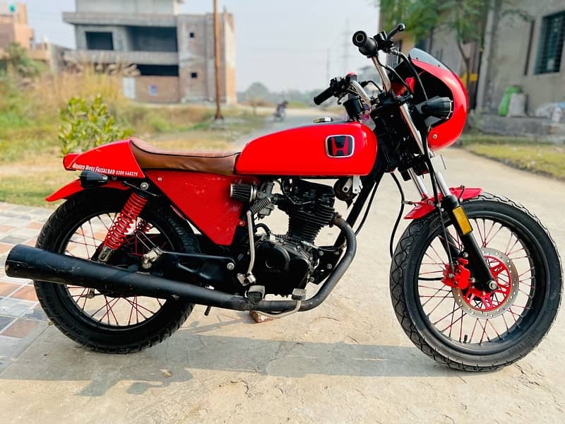 Honda Deluxe 125 Cafe Racer (Red Dragon) 3