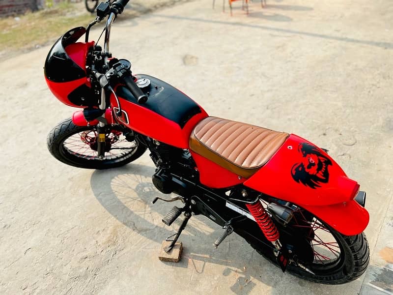 Honda Deluxe 125 Cafe Racer (Red Dragon) 4