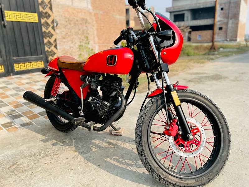 Honda Deluxe 125 Cafe Racer (Red Dragon) 5