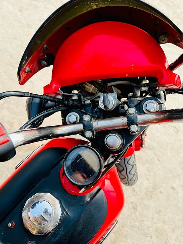 Honda Deluxe 125 Cafe Racer (Red Dragon) 7