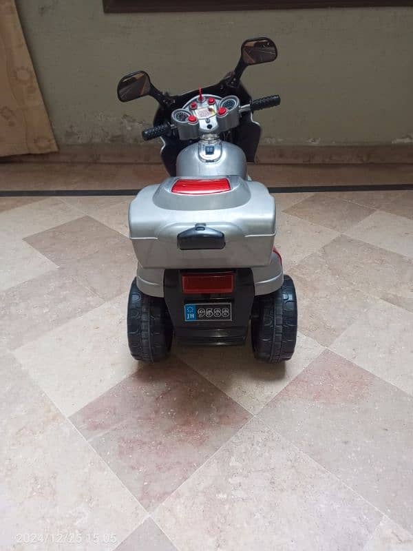 Kid bike 3 wheel very good condition. . 2