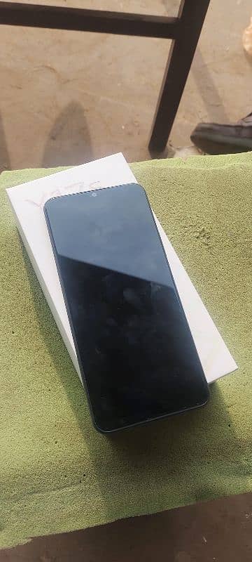 vivo y17s 128gb  on warranty 6