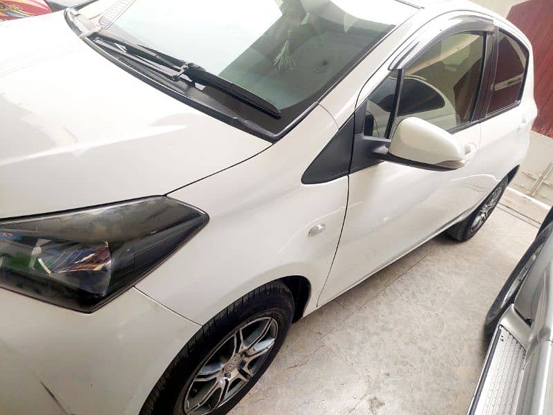 Toyota Vitz 2015 5