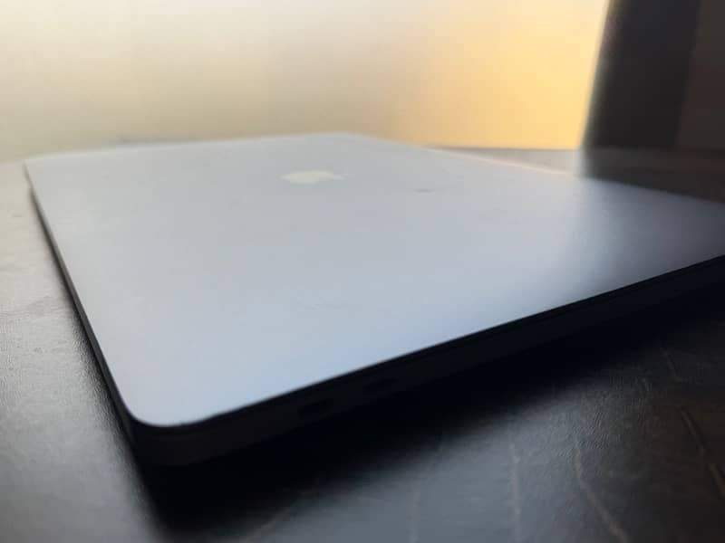 MacBook Pro 2019 i7 16-inch 16GB 512SSD 5