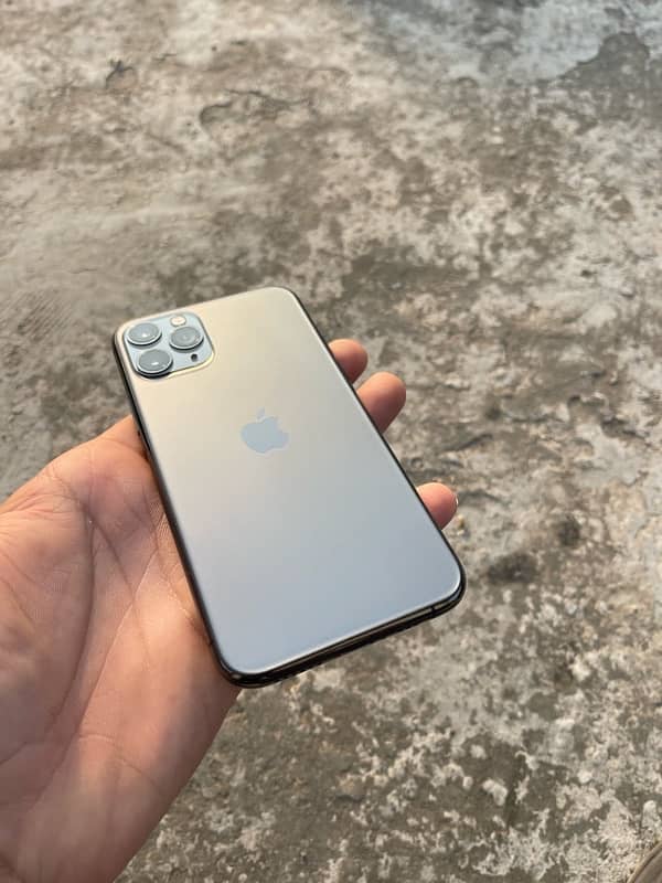 iphone 11 pro 2