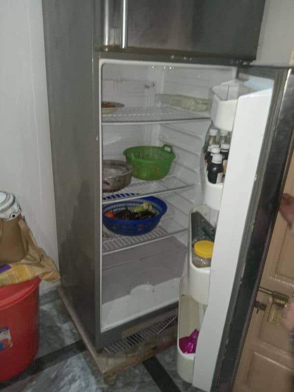 Dawlance fridge urgent  for sale 3