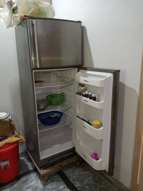 Dawlance fridge urgent  for sale 4