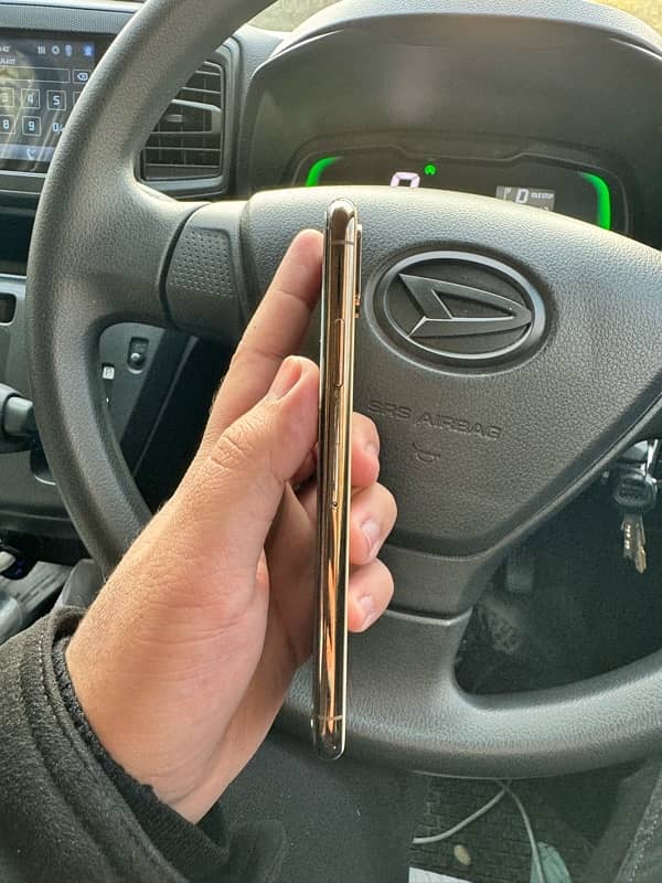 Iphone xs Gold 256 PTA Approved 10/10 condition 1