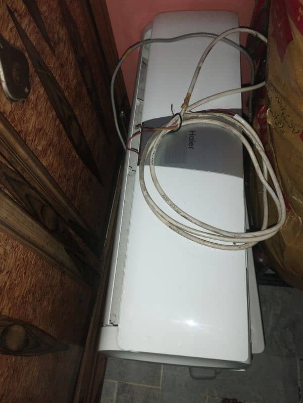 Haier 1 ton 10/10 condition. read full add 2