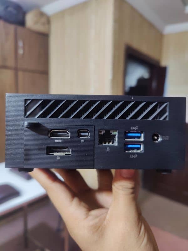 ASUS PN63-S1 Mini PC 1