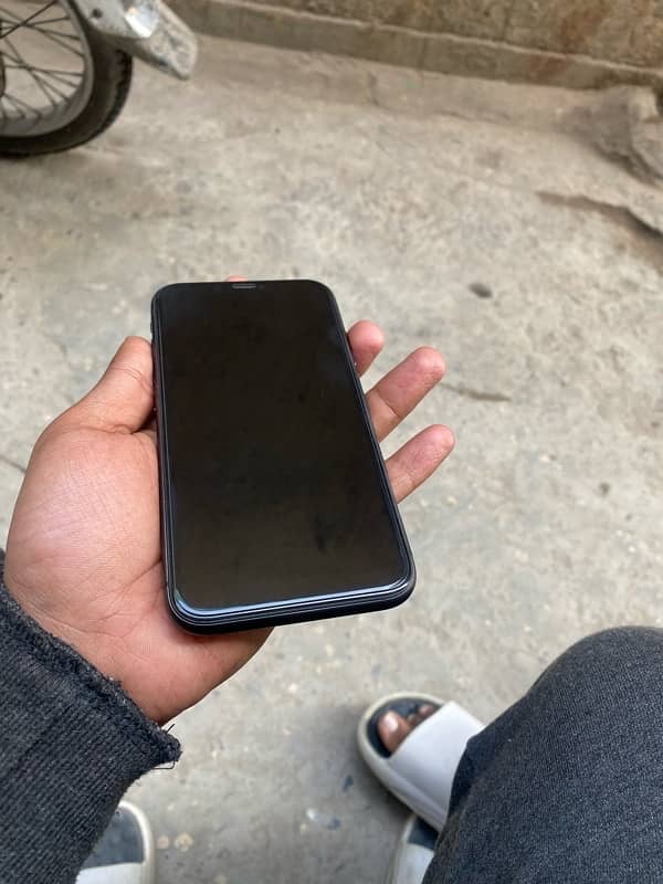 iPhone 11 nonpta jv 4months sim time 64gb battery health 84 waterpack 3