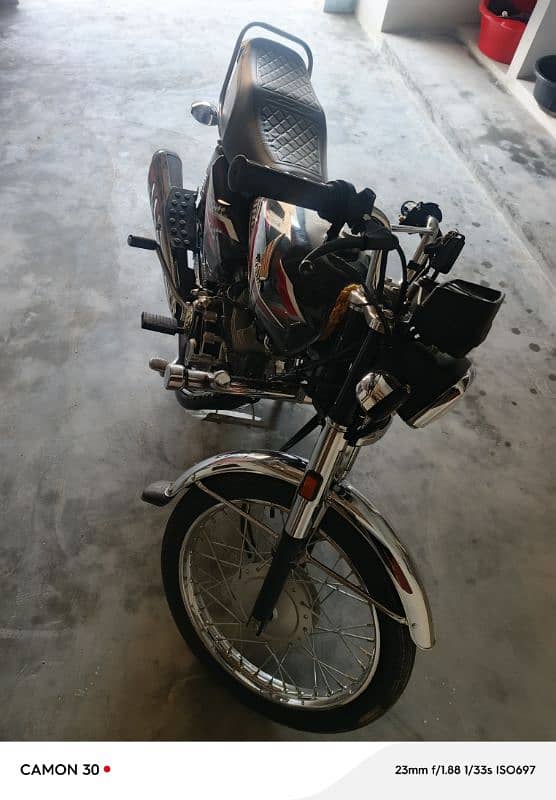 Honda 125cc black color bilkul ok ha jiss NY leni ha wohi Rabta kry 0