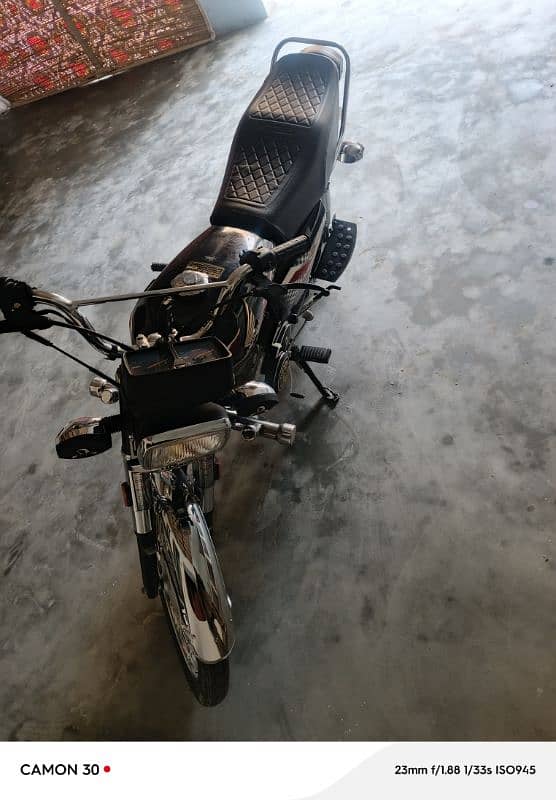 Honda 125cc black color bilkul ok ha jiss NY leni ha wohi Rabta kry 3