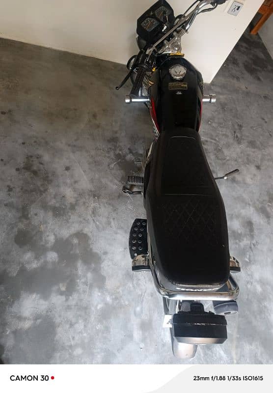 Honda 125cc black color bilkul ok ha jiss NY leni ha wohi Rabta kry 5