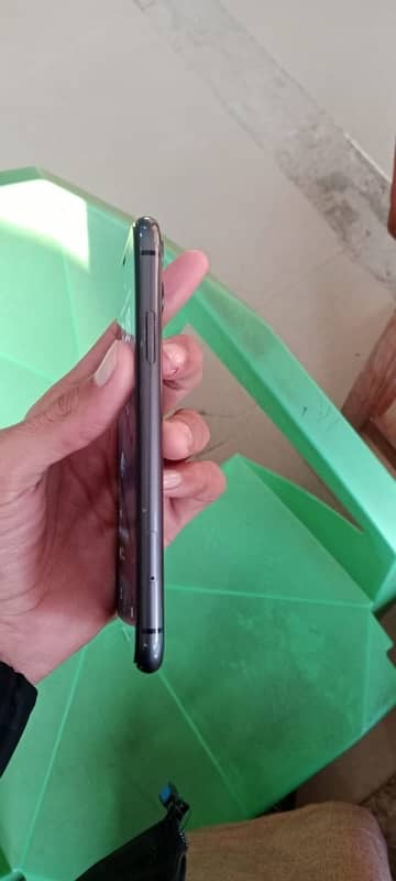 iphone 11 condition like new 5