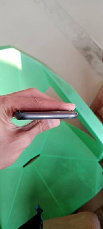 iphone 11 condition like new 6